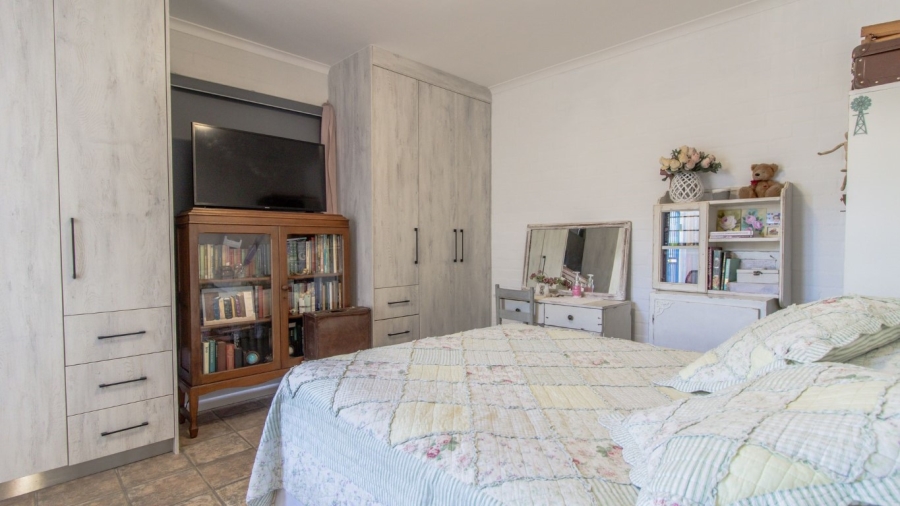 4 Bedroom Property for Sale in Paradise Beach Western Cape